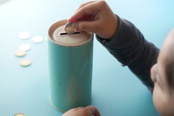 child learning money