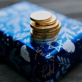 gold coins gift box