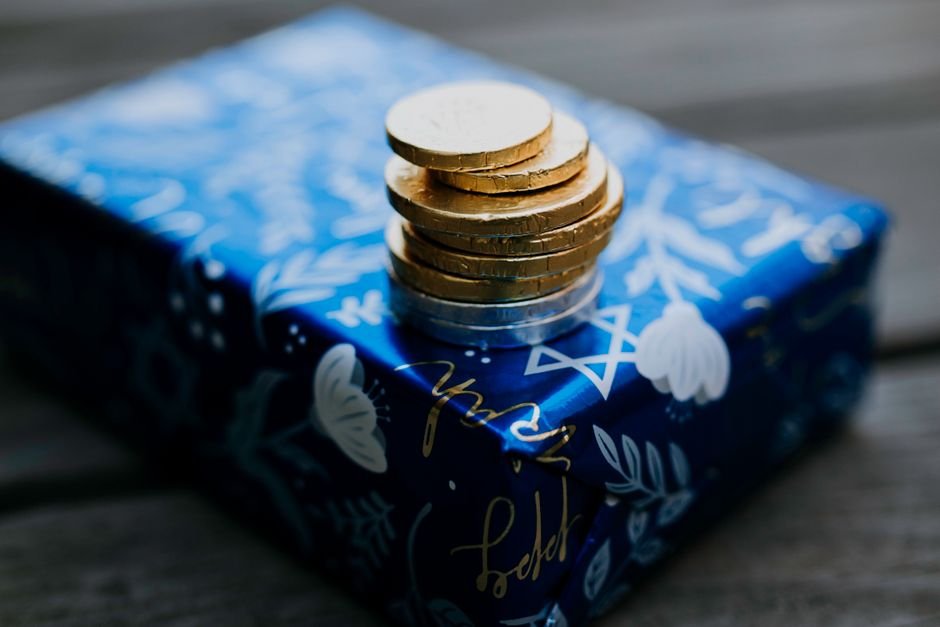 gold coins gift box